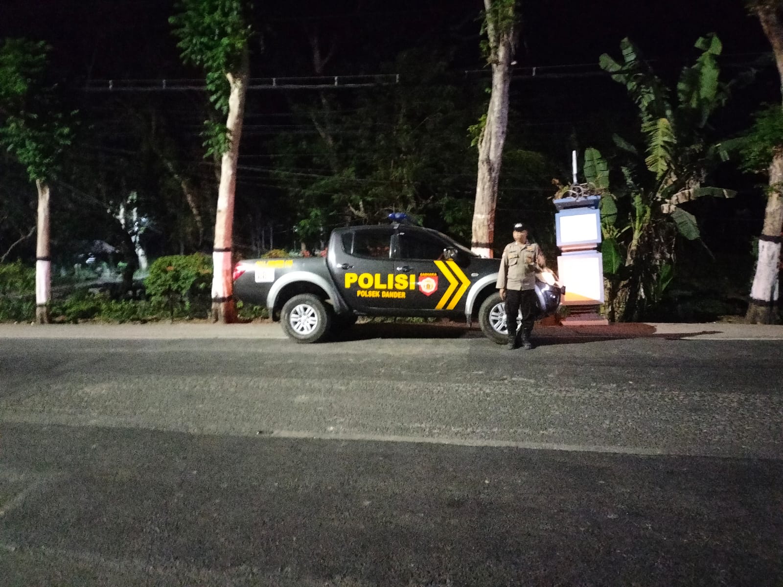Antisipasi Kejahatan Akhir Pekan, Anggota Polsek Dander Gelar Patroli Diperbatasan Dander - Kota Bojonegoro