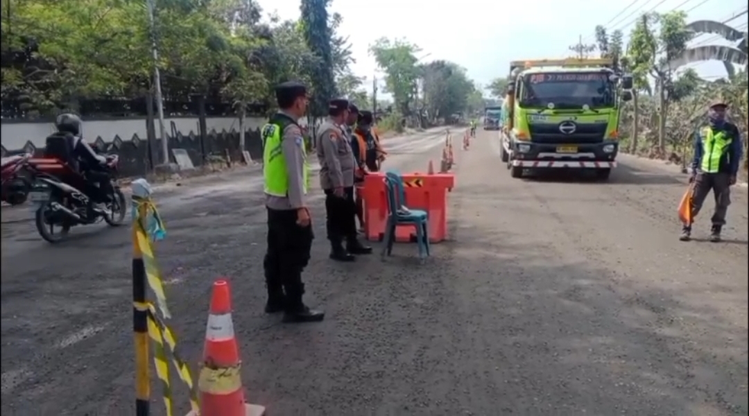 Sapa Pagi Dengan Pengaturan Arus Lalu Lintas, Upaya Polsek Kalitidu Berikan Pelayanan Pada Masyarakat
