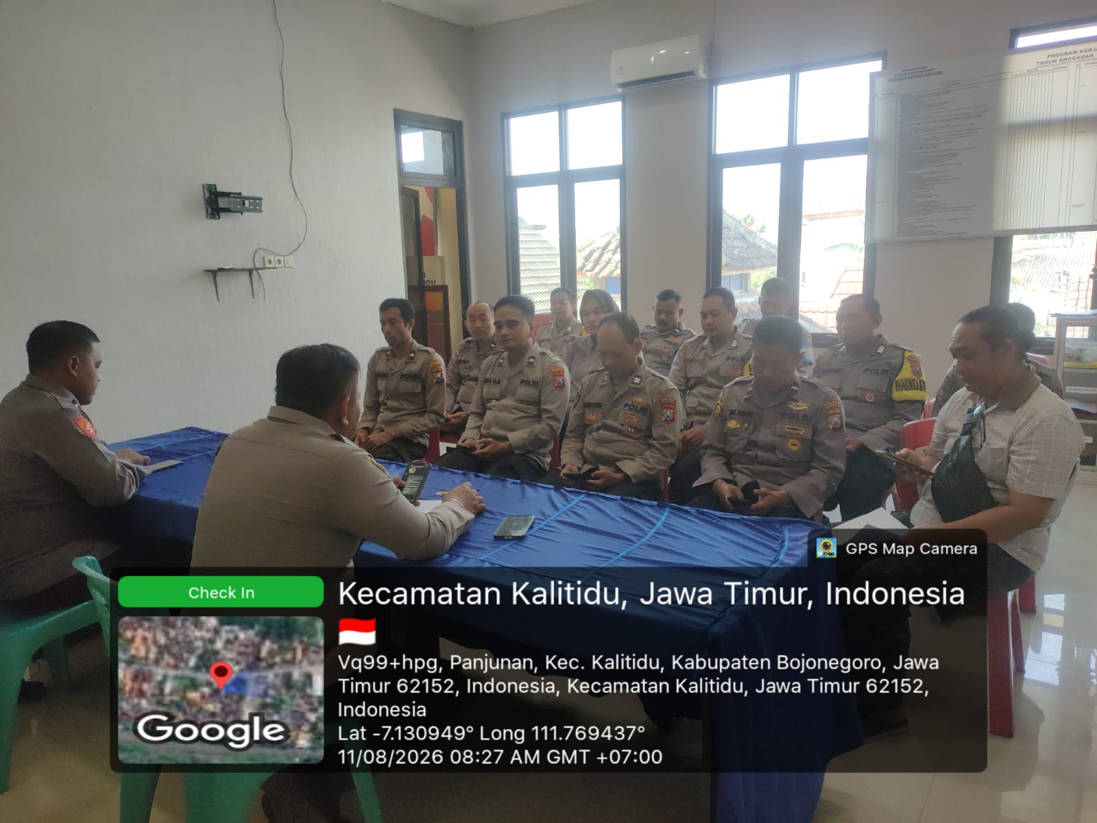Tingkatkan Kualitas Pelayanan, Kapolsek Kalitidu Lakukan Anev Kinerja Anggotanya