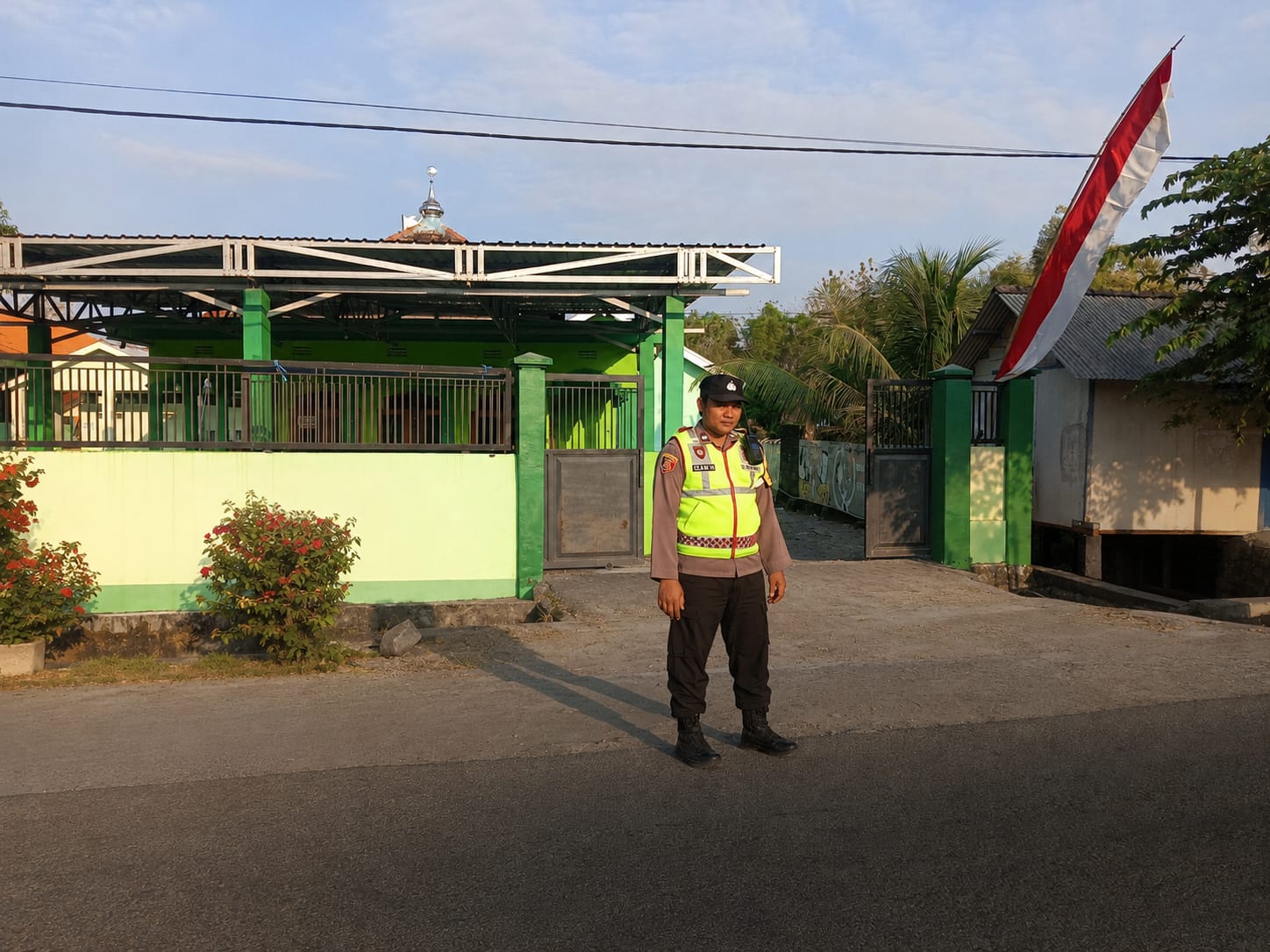 Polsek Gondang Melaksanakan Program Sapa Pagi