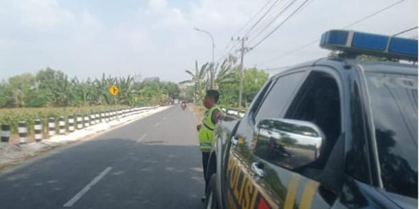 Piket jaga polsek Sukosewu laksanakan sapa siang