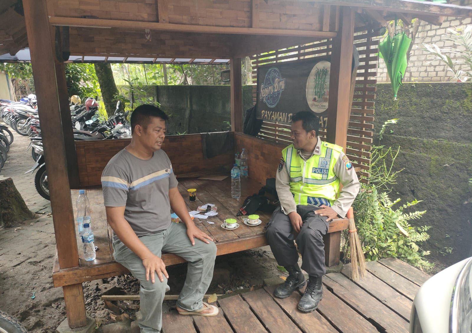 Personil Polsek Ngraho Laksanakan Patroli dialogis Siang Hari untuk Antisipasi Tindak Kejahatan 3C