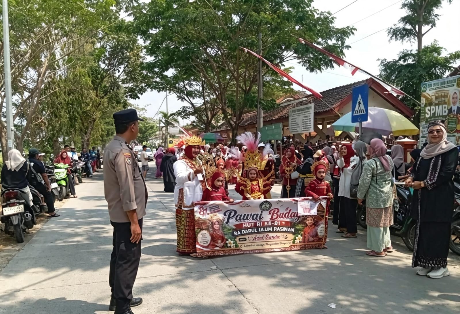 Polsek Baureno Laksanakan Pengamanan Pawai Budaya di Wilayah Kecamatan Baureno