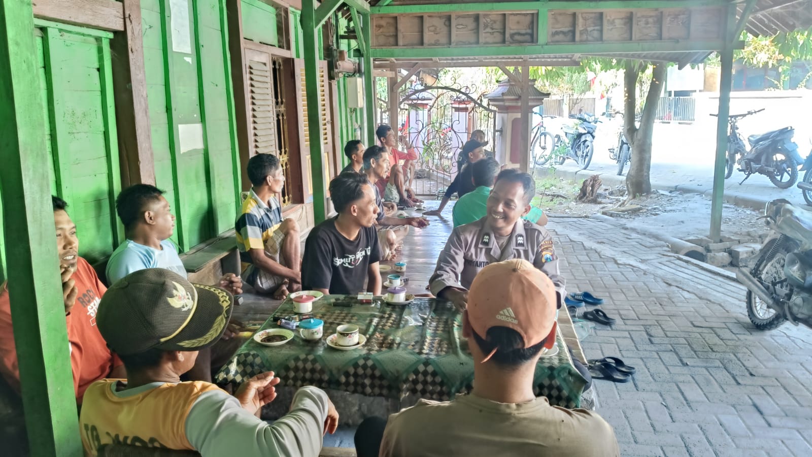 Dialog Santai Sambil Ngopi Cara Polisi Cegah Gangguan Kamtibmas