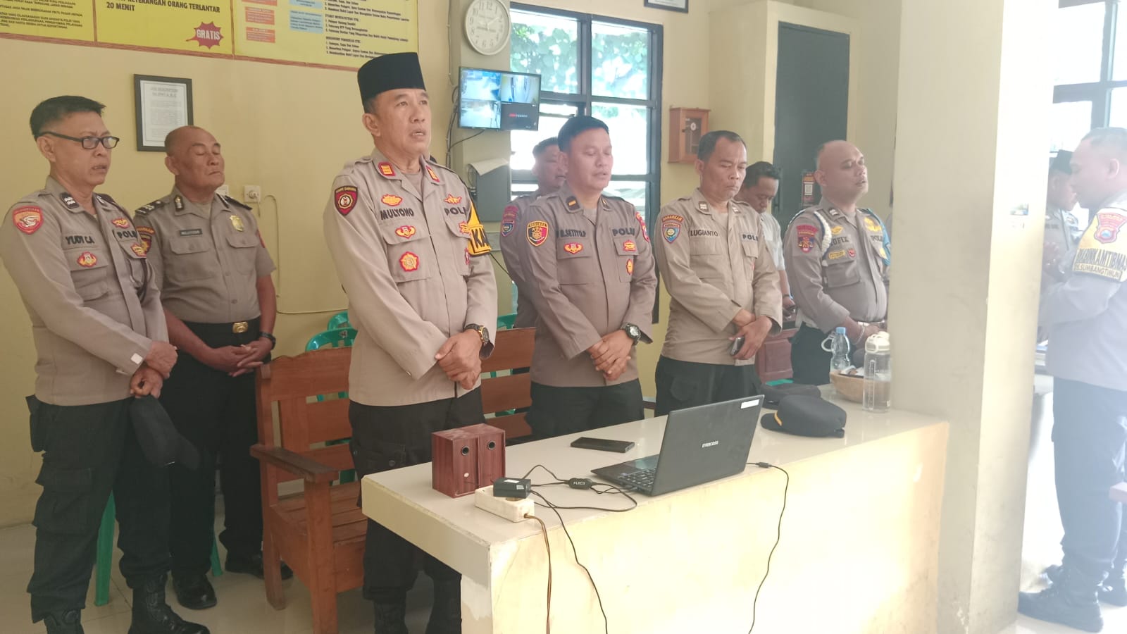 PERSONEL POLSEK TRUCUK IKUTI BINROHTAL BERSAMA JAJARAN POLRES BOJONEGORO MELALUI ZOOM MEETING