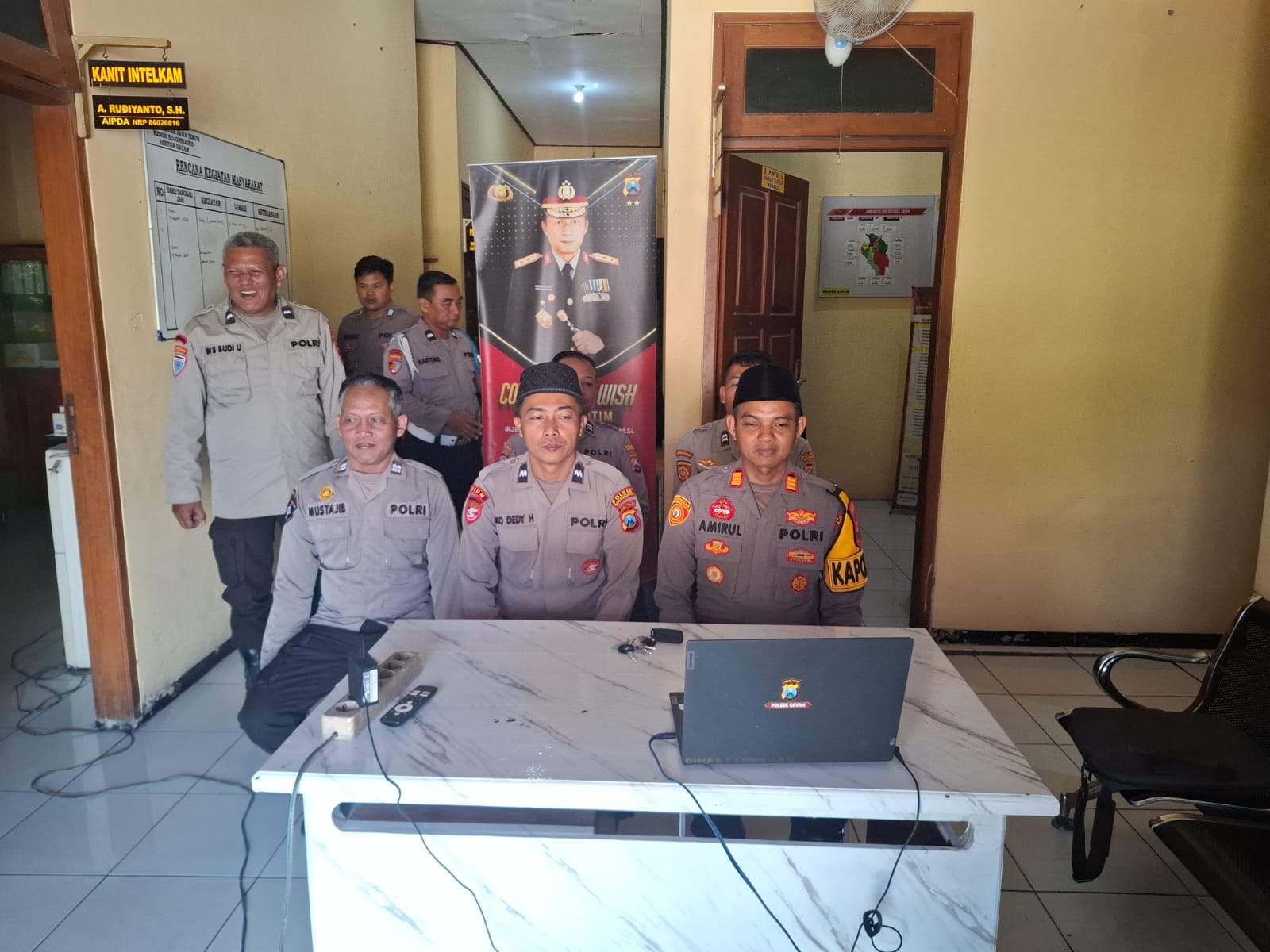 Melalui Zoom Binrohtal jajaran Polres, Polsek Gayam Tingkatkan Keimanan Dan Ketaqwaan Personelnya