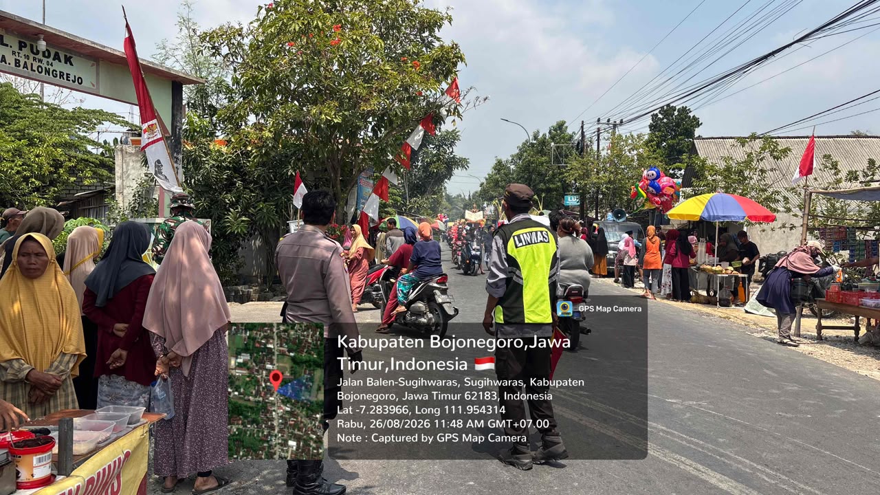 Personel Polsek Sugihwaras Melaksanakan Pengamanan Kegiatan Masyarakat (Karnaval tingkat SD/ MI se Kec. Sugihwaras)