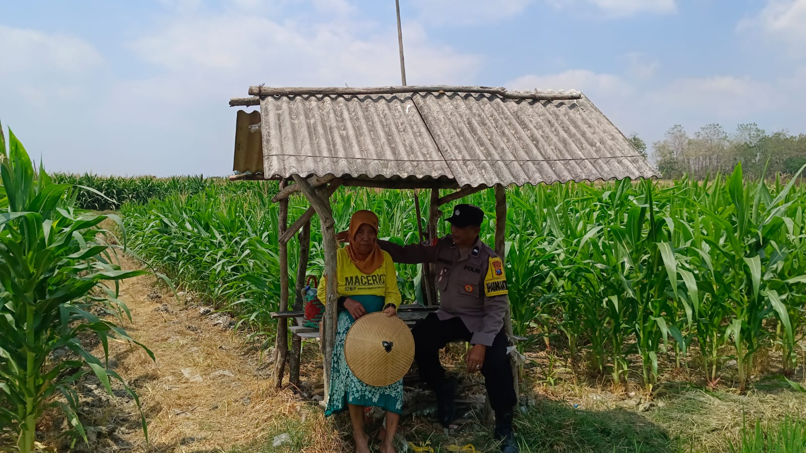 Bhabinkamtibmas Polsek Bubulan Sambang Dialogis Dengan Petani Jagung