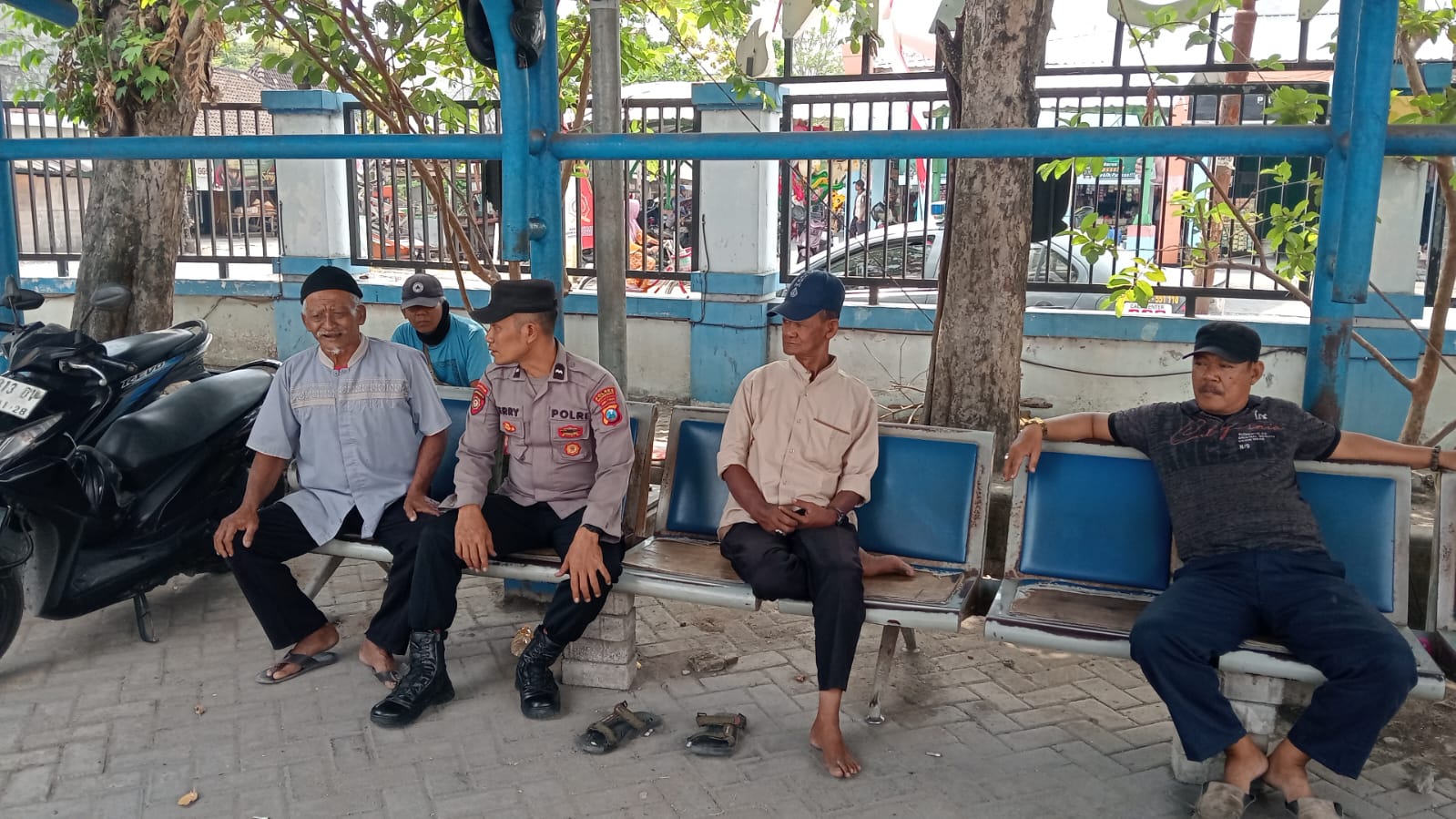 Polsek Padangan Patroli Dialogis di Terminal Padangan, Sampaikan Imbauan Kamtibmas