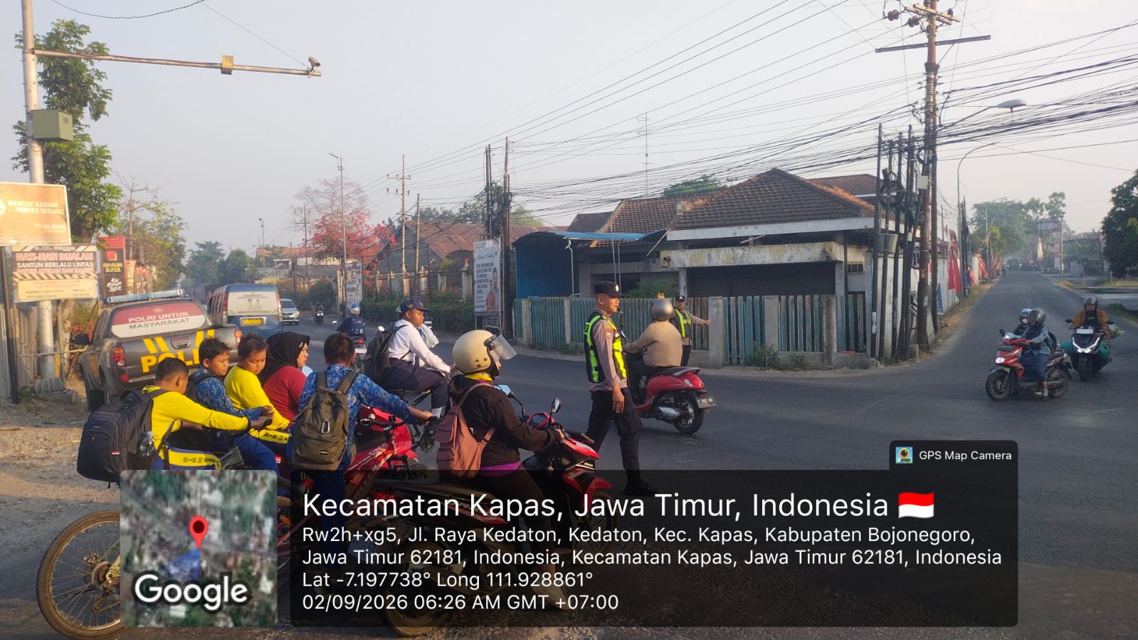 Polsek Kapas Gelar Pengaturan Lalu Lintas di Perempatan Proliman Kapas, Lancarkan Arus Kendaraan Menuju Sekolah