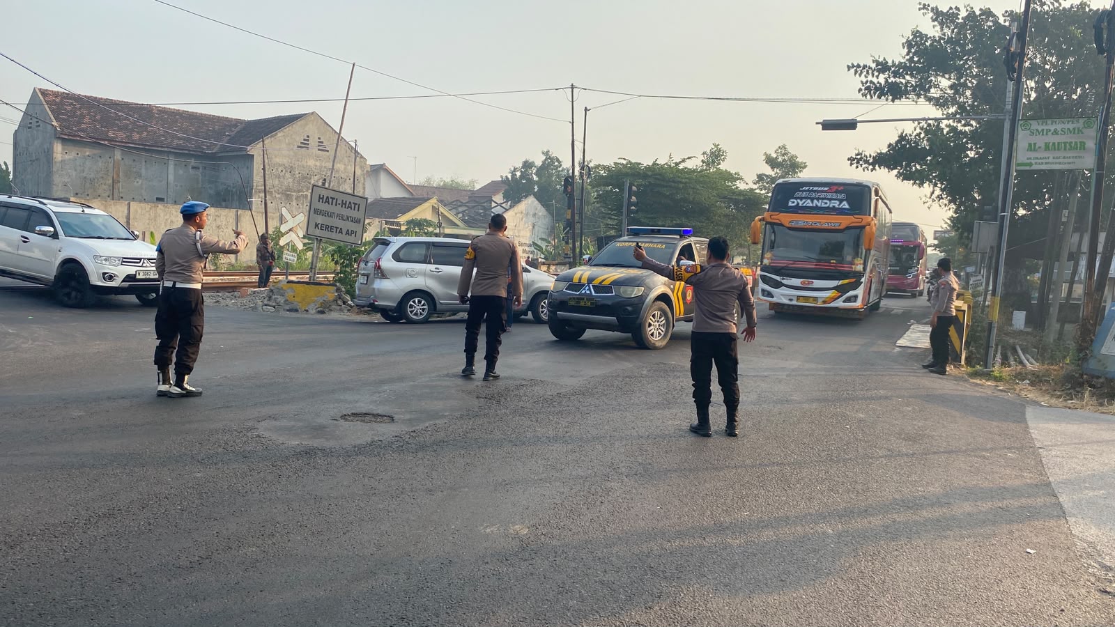 KAPOLSEK SUMBERREJO PIMPIN LANGSUNG PENGAWALAN KEPULANGAN KEGIATAN PENGUKUHAN PSNU PAGAR NUSA