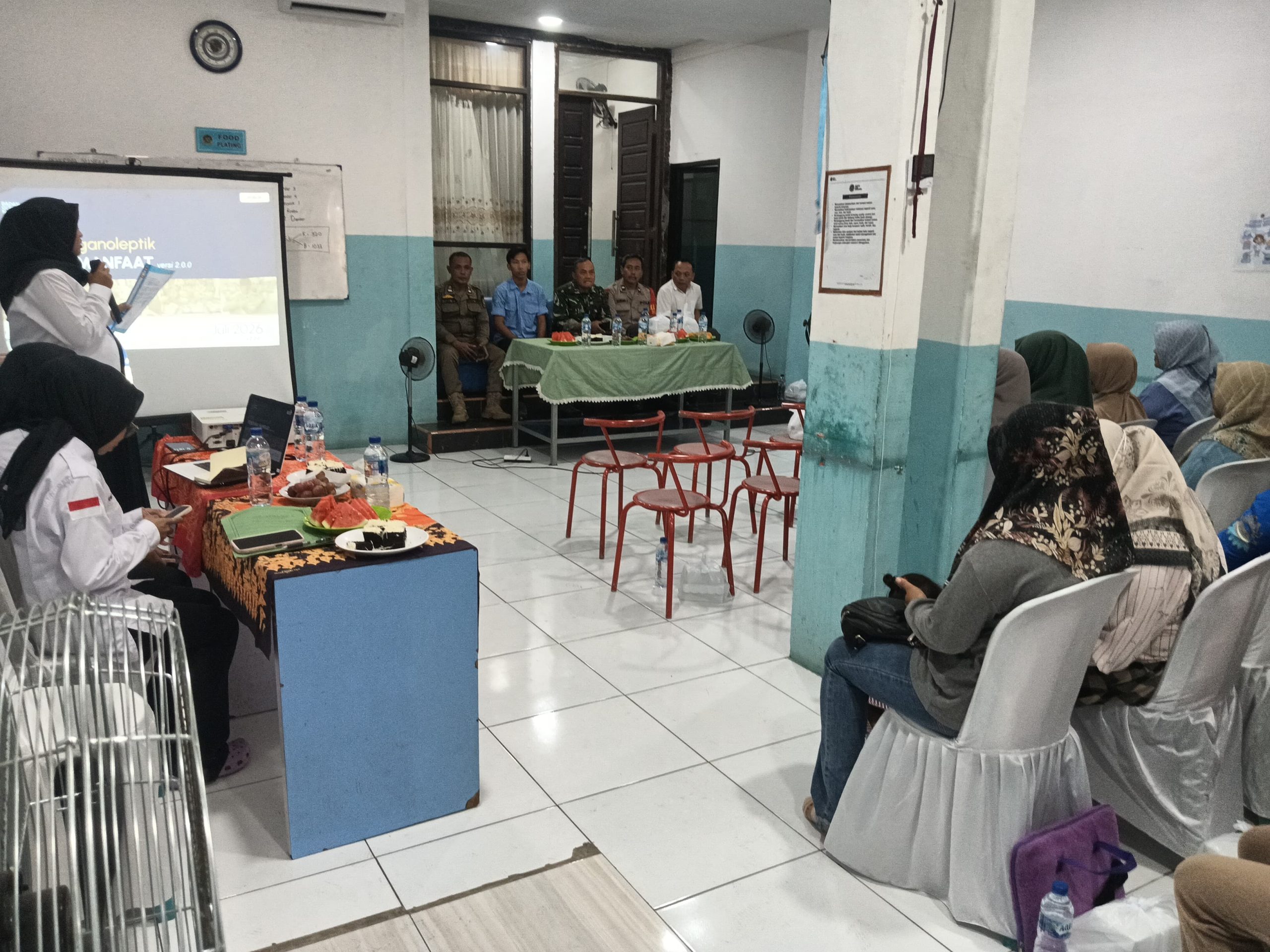 ANGGOTA POLSEK DANDER HADIRI SOSIALISASI SPPG 3 DESA DANDER