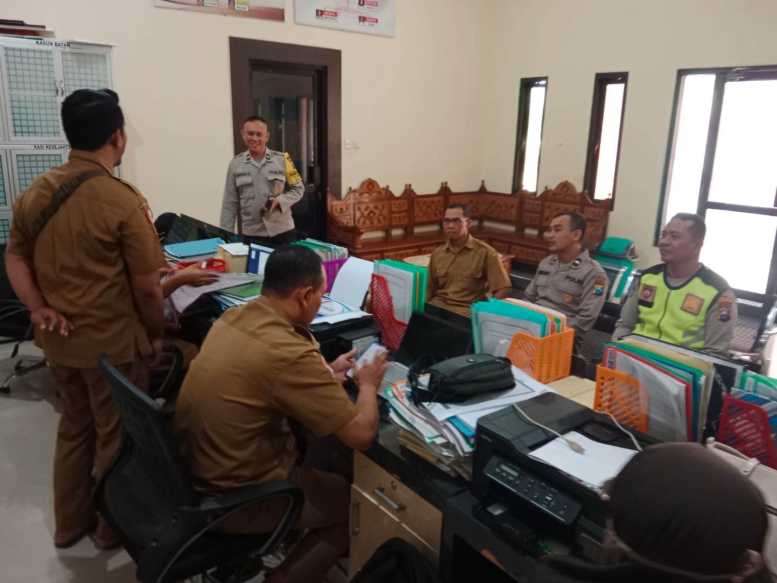 Ps. Kanit Binmas Polsek Kanor Bersama Bhabinkamtibmas Berkunjung ke Desa
