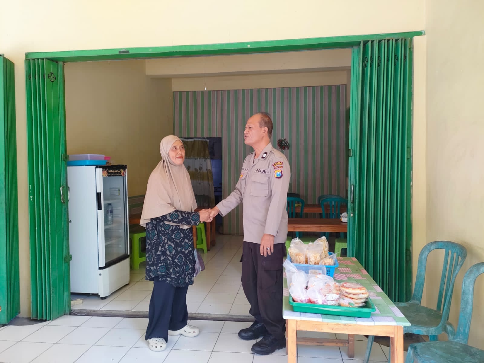 Antisipasi Tindak Kejahatan 3C, Polsek Tambakrejo Laksanakan Patroli Dialogis Siang Hari Di Warung Kopi
