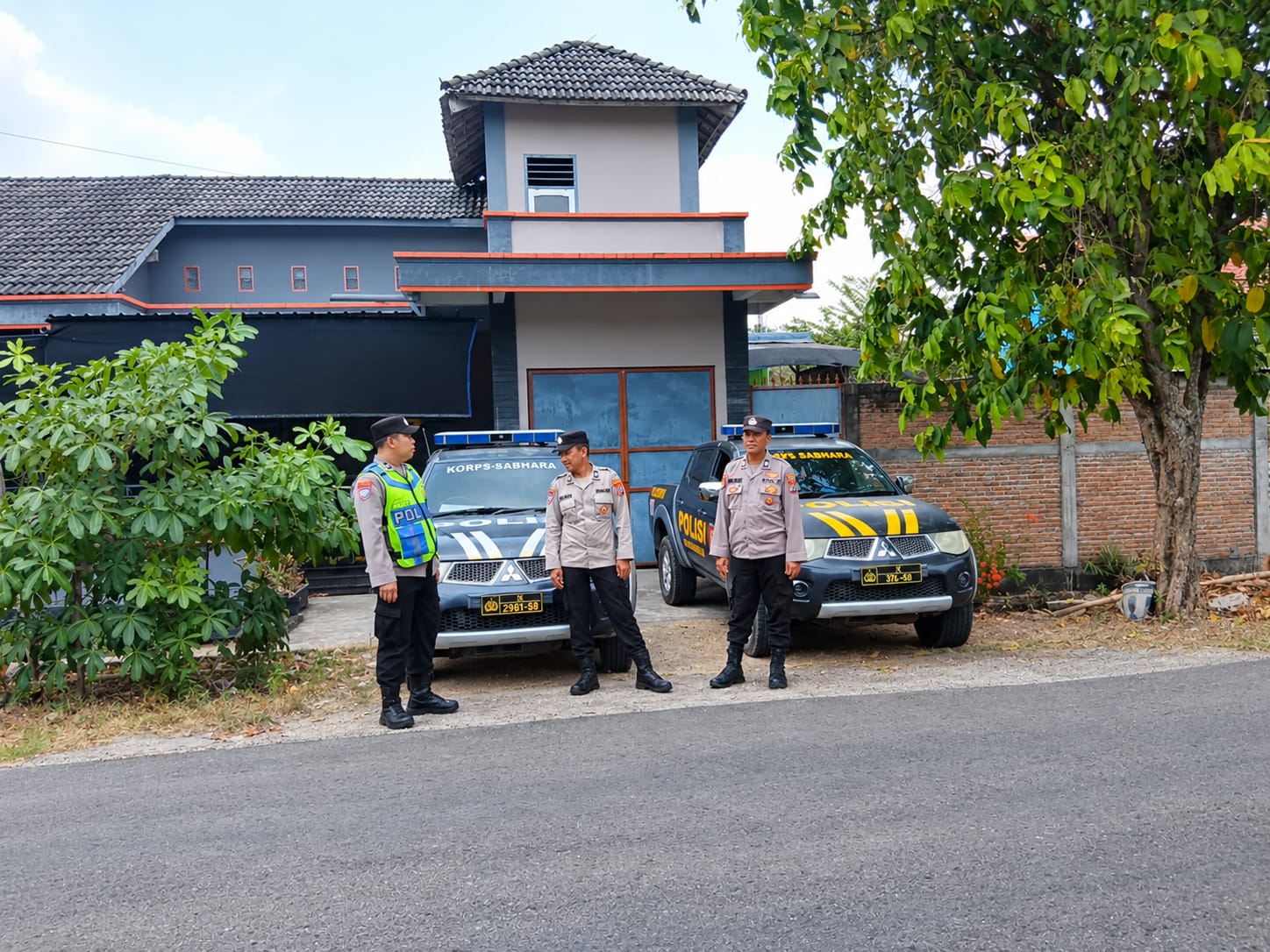 POLSEK KANOR LAKSANAKAN PATROLI BERSINGGUNGAN BERSAMA POLSEK SUMBEREJO
