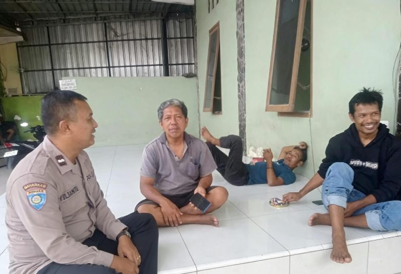 Kanit Binmas Polsek Baureno Sambang Warga, Ajak Warga Untuk Bersama Menjaga Keamanan Wilayah