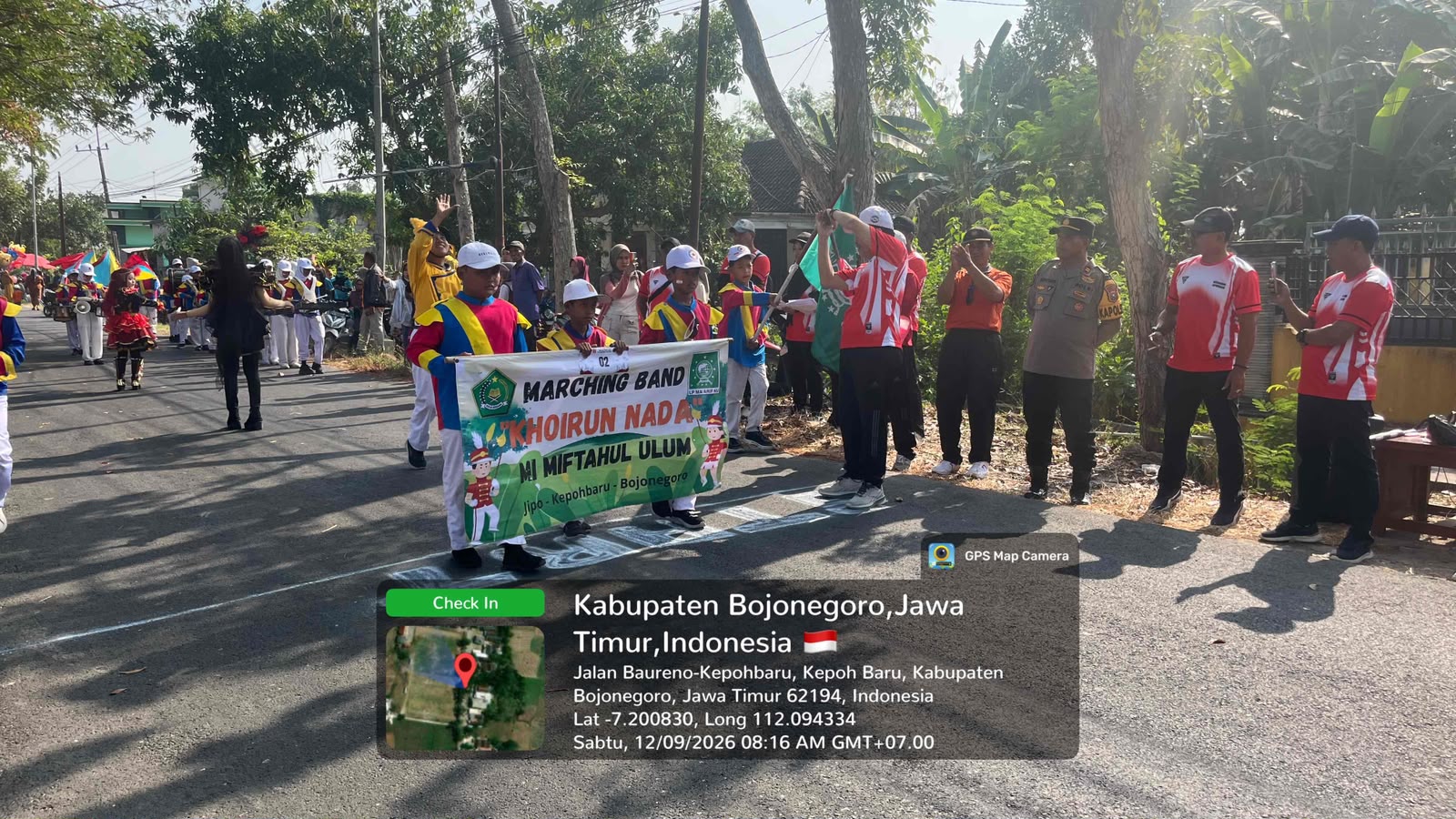 Polsek Kepohbaru Gelar Pengamanan Parade Drum Band Tingkat SD/MI/SMP/MTs se-Kecamatan Kepohbaru