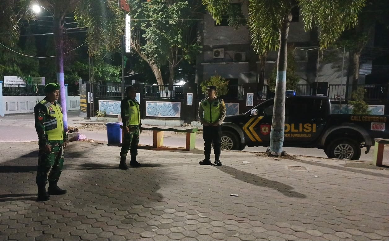 PATROLI GABUNGAN TNI-POLRI, WUJUDKAN KAMTIBMAS AMAN DAN KONDUSIF DI SUMBERREJO