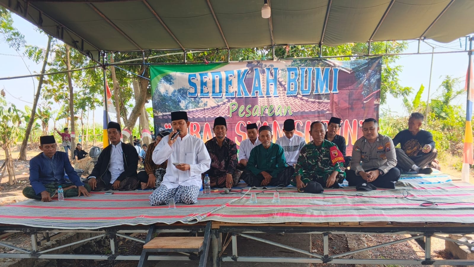 SINERGITAS TIGA PILAR DESA KARANGSONO MENGHADIRI DAN AMANKAN GIAT SEDEKAH BUMI