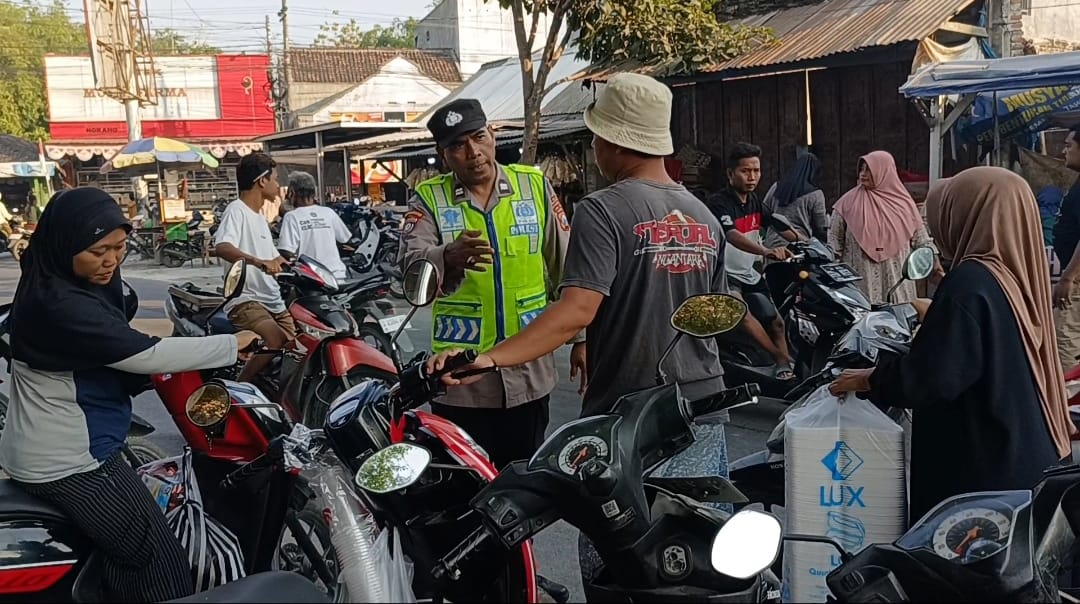 Antisipasi Curanmor di Area Parkir, Kanit Binmas Polsek Ngraho Beri Imbauan Kepada Juru Parkir