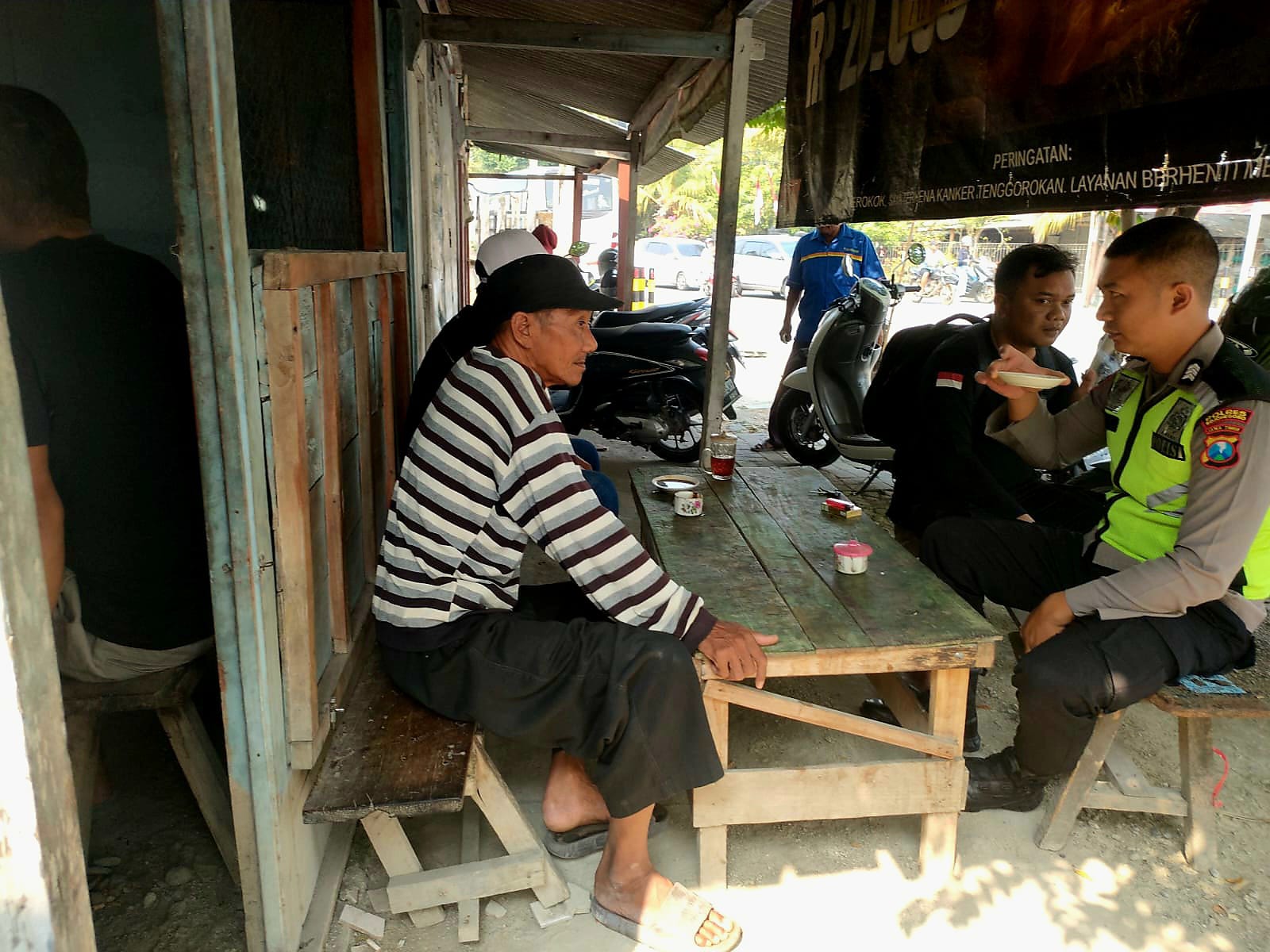 Bhabinkamtibmas Desa Mojorejo Polsek Ngraho Himbau Warga Waspada Terhadap Curanmor dalam Giat Patroli Dialogis