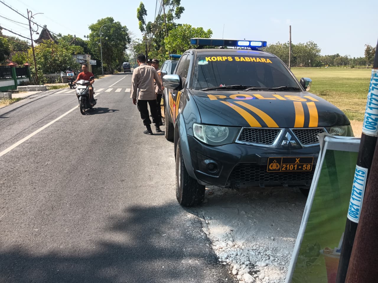 ANTISIPASI GANGGUAN KAMTIBMAS, POLSEK DANDER MELAKSANAKAN PATROLI BERSINGGUNGAN DENGAN POLSEK KAPAS