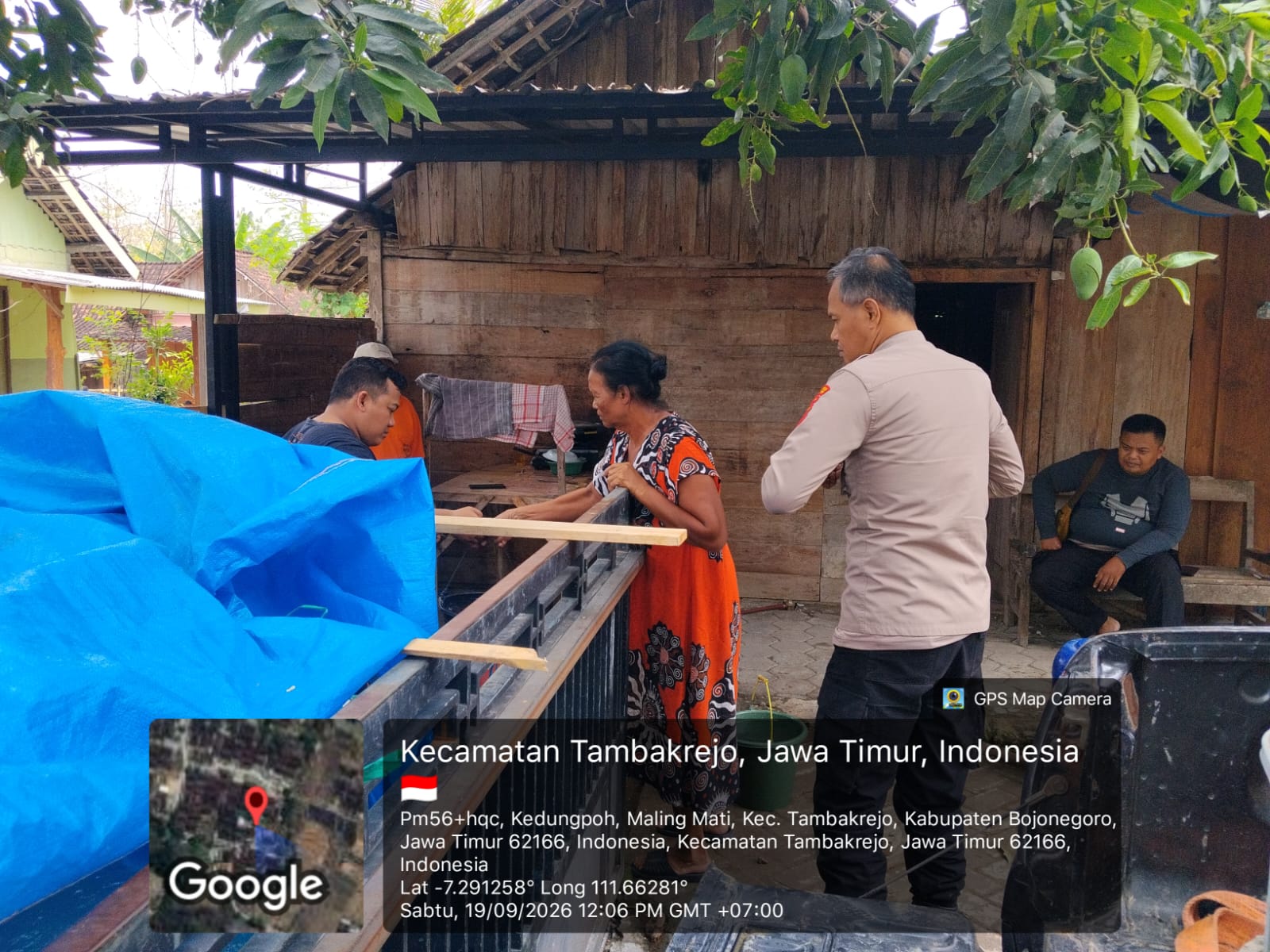 Wujud Kepedulian Kemanusiaan, Polsek Tambakrejo Salurkan Bantuan Air Bersih bagi Warga Terdampak Kekeringan