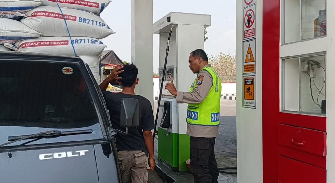 PATROLI DIALOGIS KE SPBU, POLSEK NGRAHO SAMPAIKAN PESAN KAMTIBMAS