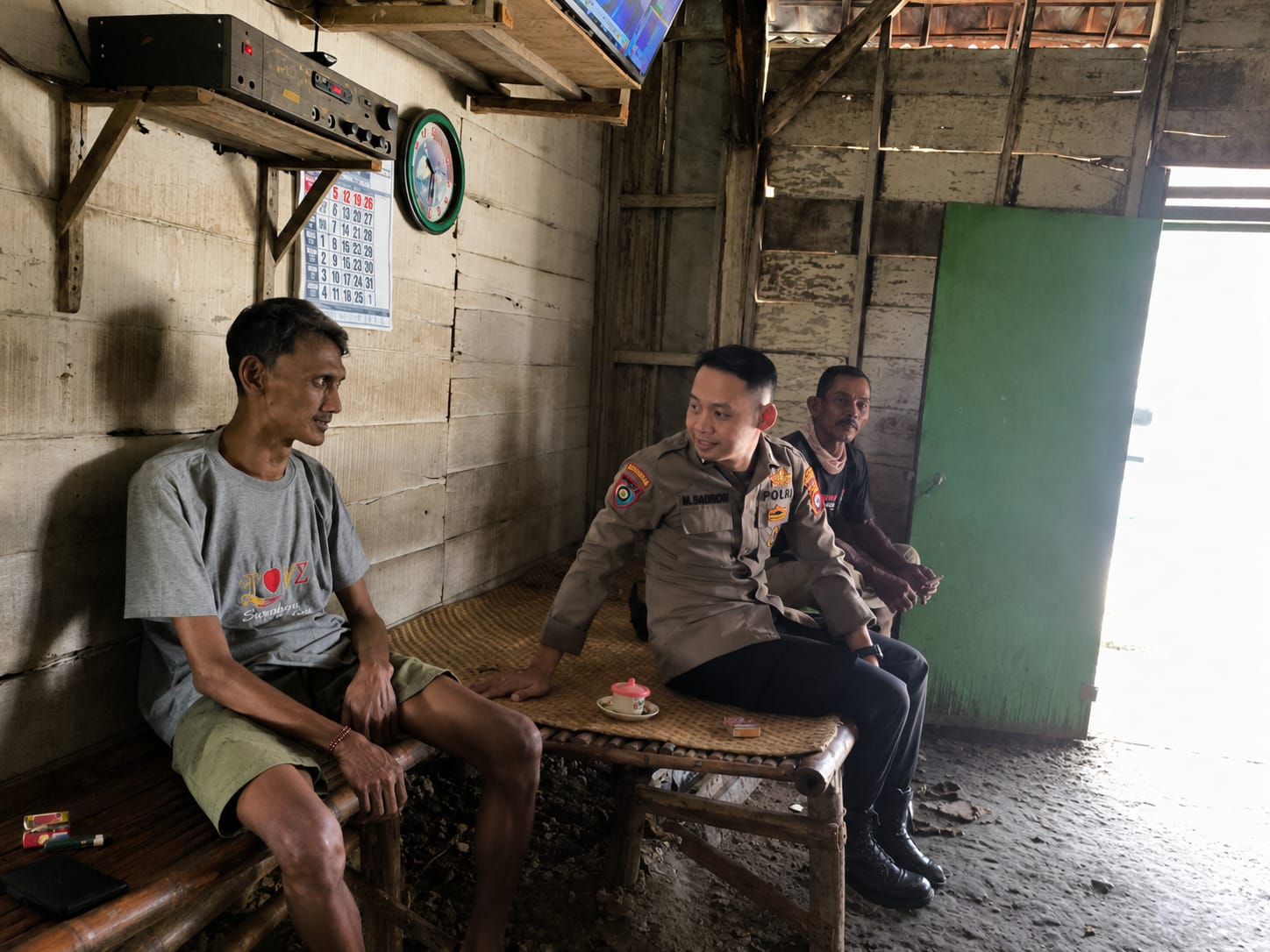 Himbauan Peduli Harkamtibmas, Bhabinkamtibmas Polsek Baureno Aktif Sambangi Masyarakat