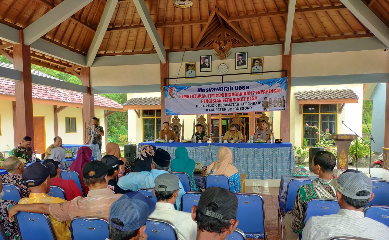 Polsek Kepohbaru Amankan Sosialisasi Pembentukan Tim Pengisian Perangkat Desa Pejok
