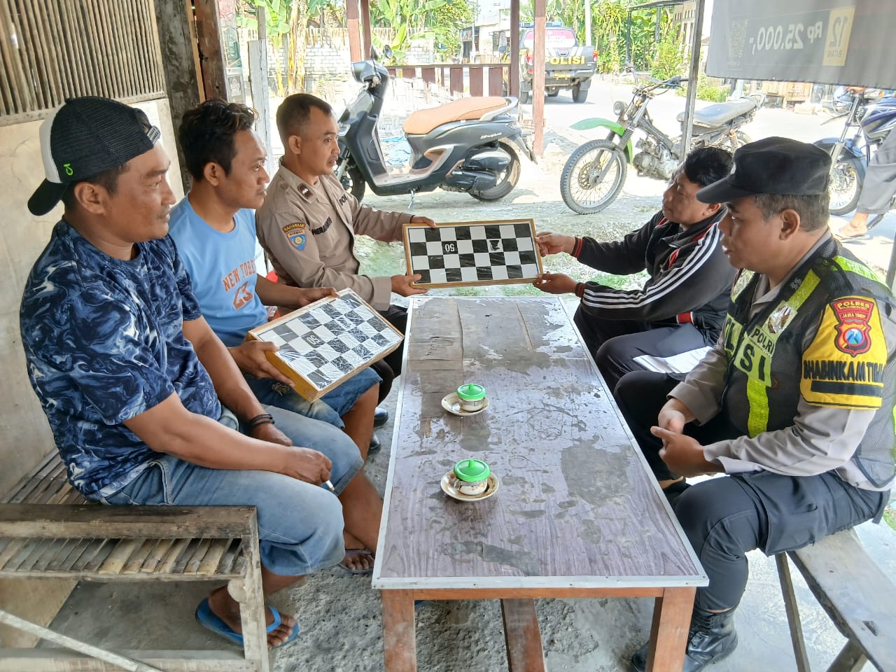 Ps. Kanit Binmas Polsek Kanor Sambang Warga