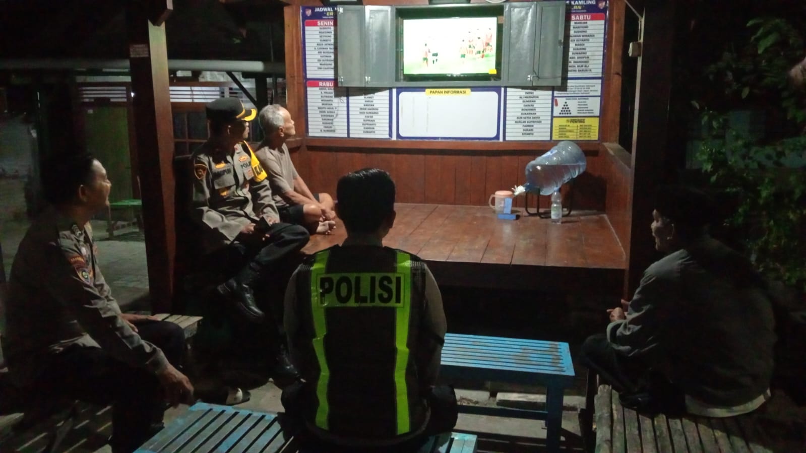 Tingkatkan Kamtibmas, Polsek Padangan Sambang Pos Kampling di Desa Ngradin