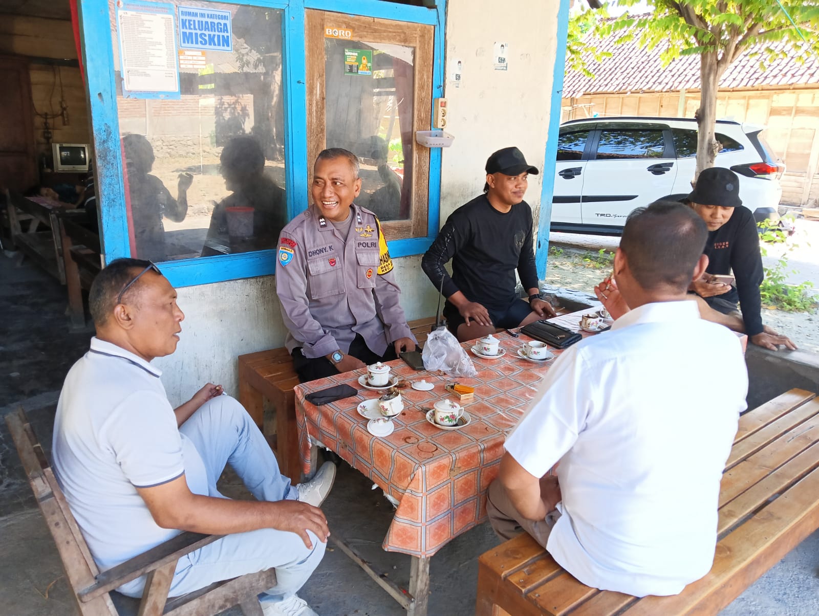 Bhabinkamtibmas Polsek Gondang Giat patroli Dialogis dengan warga Desa Binaan