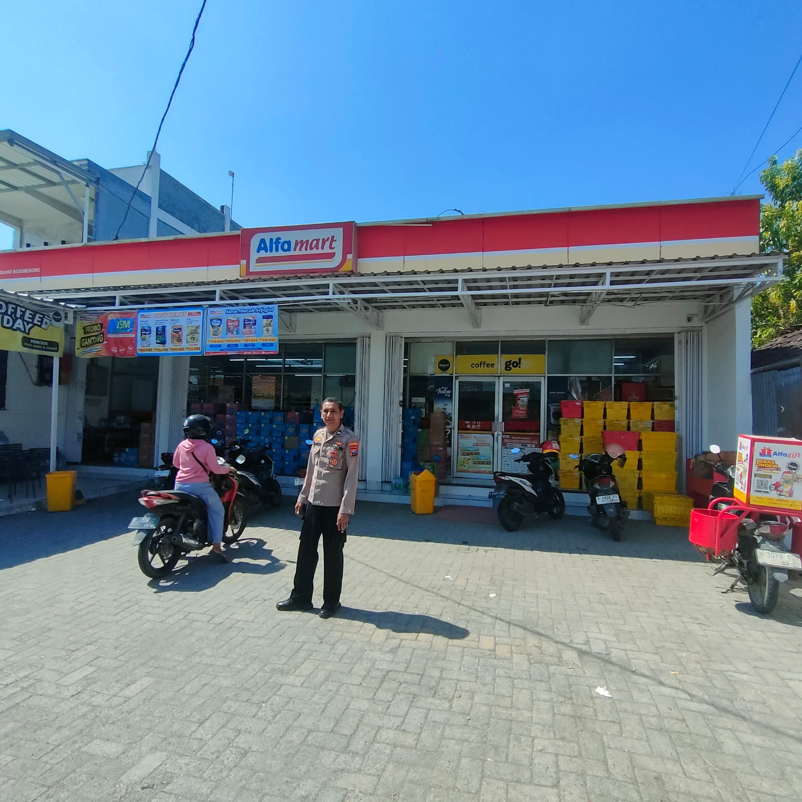 Patroli siang Hari Himbau warga Cegah 3C agar Tetap waspada Berikan rasa aman