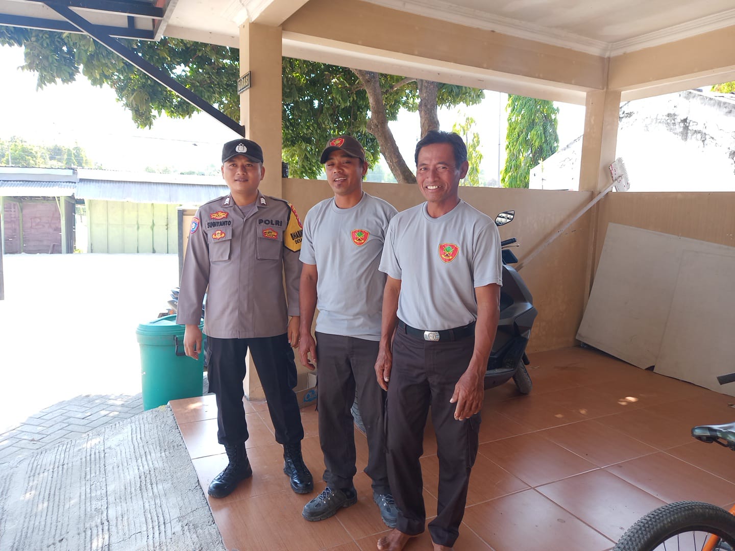 Anggota Polsek Gondang Giat patroli Dialogis dengan warga Desa