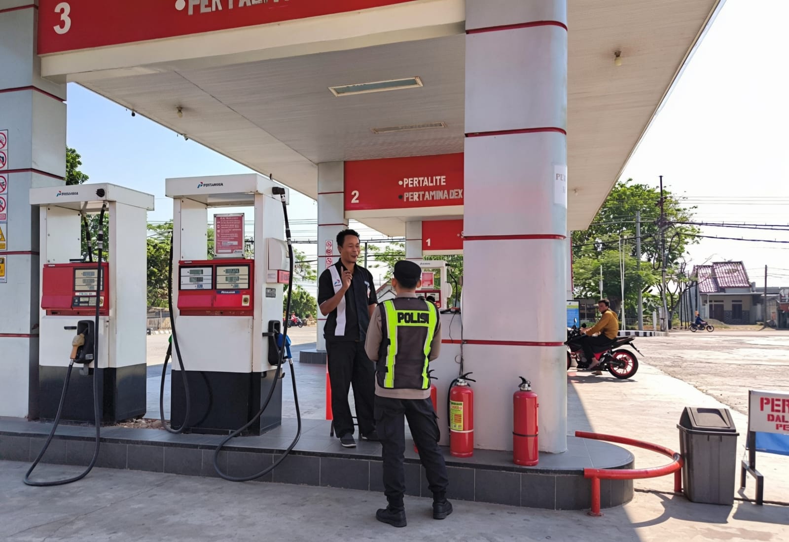 Polsek Baureno Gelar Patroli Siang Di SPBU Cegah Aksi Kriminalitas