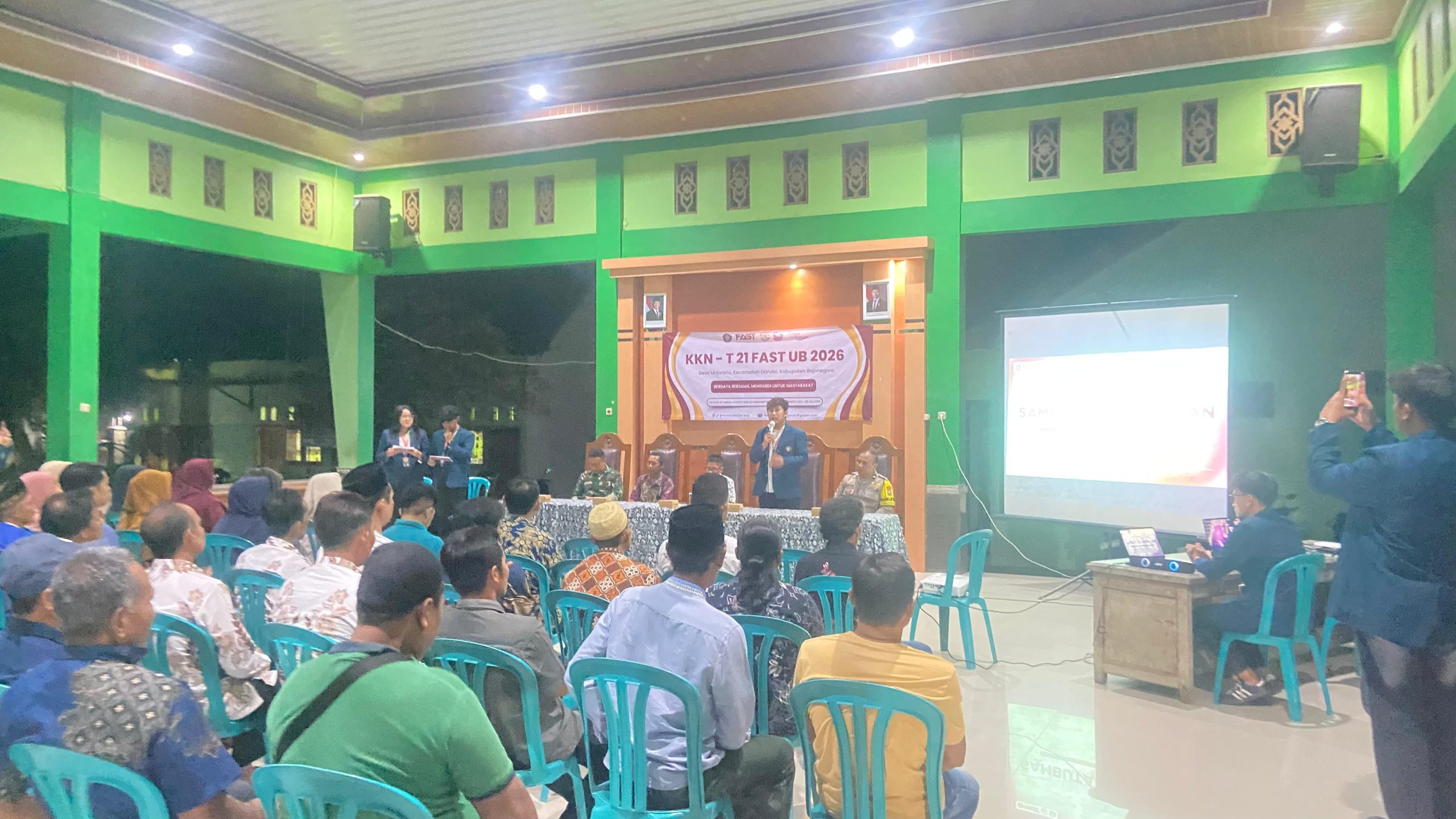 Dukung Kegiatan Mahasiswa, Bhabinkamtibmas Desa Mojoranu Hadiri Pembukaan KKN-T21 FAST Universitas Brawijaya 2026