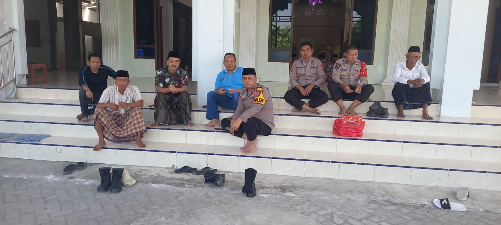 Kapolsek Balen beserta anggotanya laksanakan Safari Jum’at