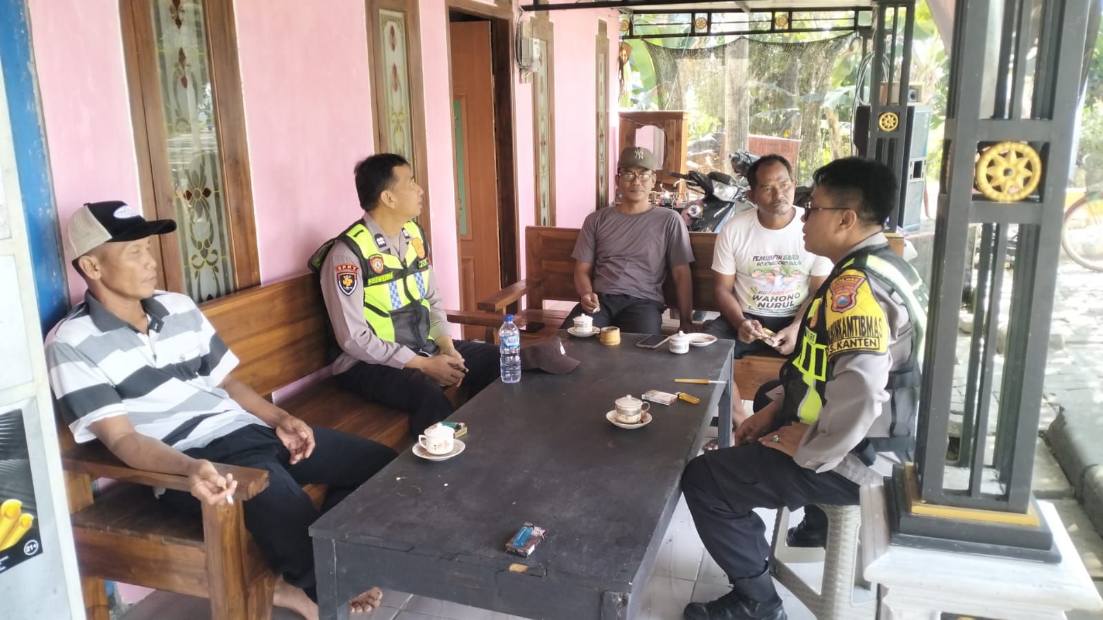 Patroli Dialogis Polsek Trucuk Sambangi Warga Desa Kanten Sosialisasikan Layanan Call Center 110