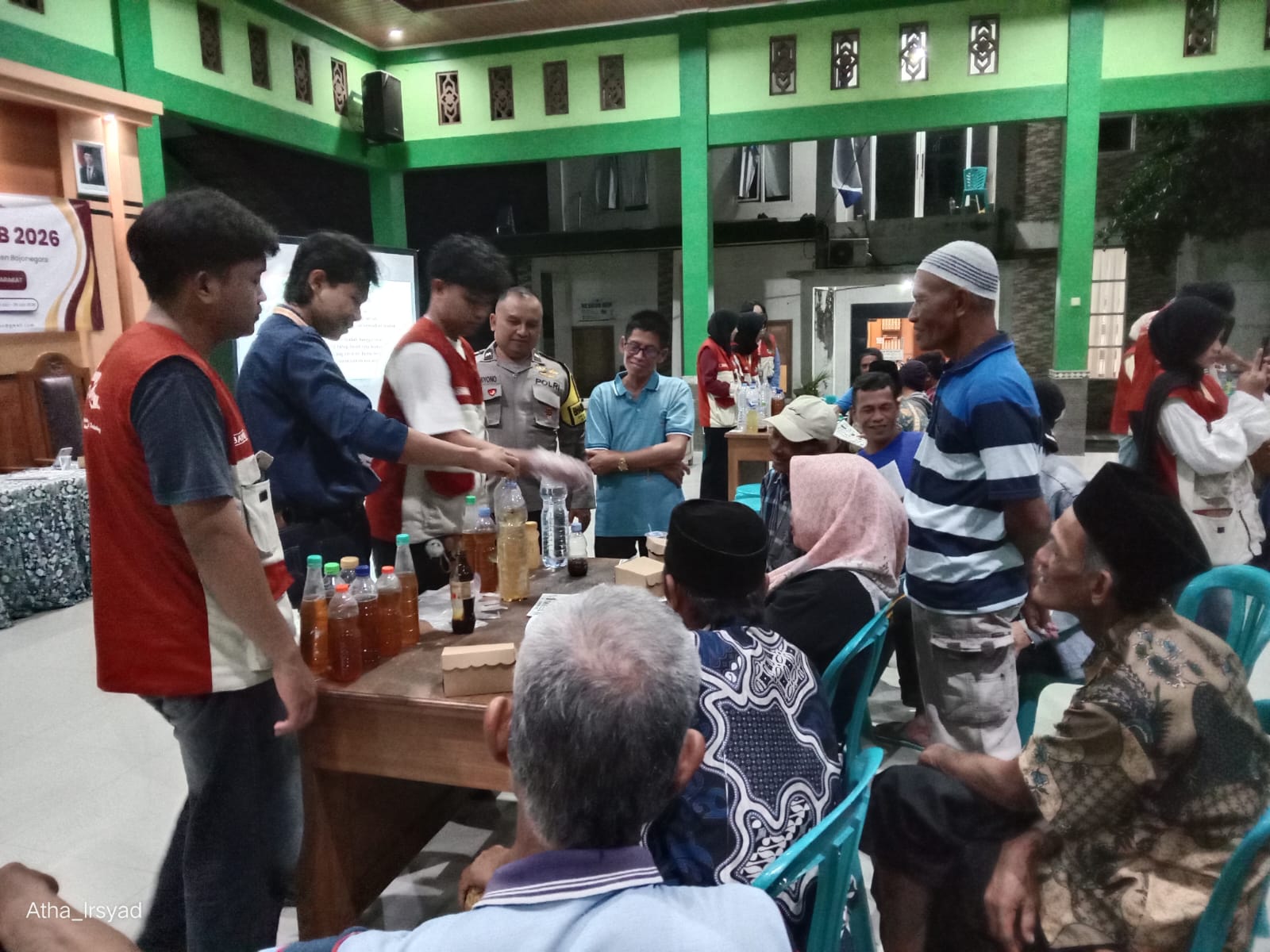 Dukung Pemberdayaan Warga, Bhabinkamtibmas Desa Mojoranu Hadiri Penyuluhan TTG "Serai, Pandan dan Aroma" oleh Mahasiswa KKN-T21