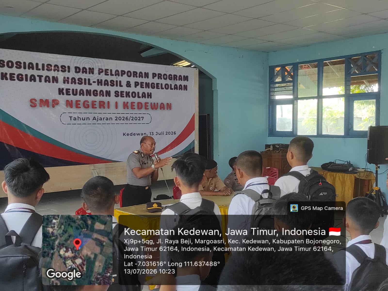 Isi Materi Pada Kegiatan MPLS, Kapolsek Ajak Siswa-Siswi SMPN 1 Kedewan Jauhi Narkoba dan Taat Berlalu Lintas