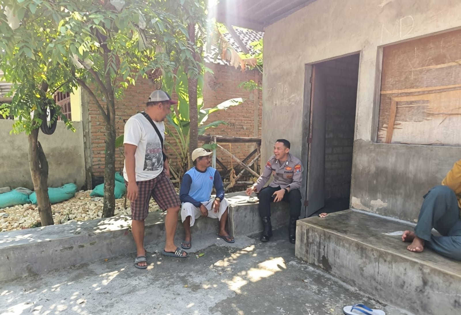 Bhabinkamtibmas Polsek Baureno Rutin Laksanakan Sambang dan Dialog dengan Warga Ciptakan Kamtibmas Kondusif