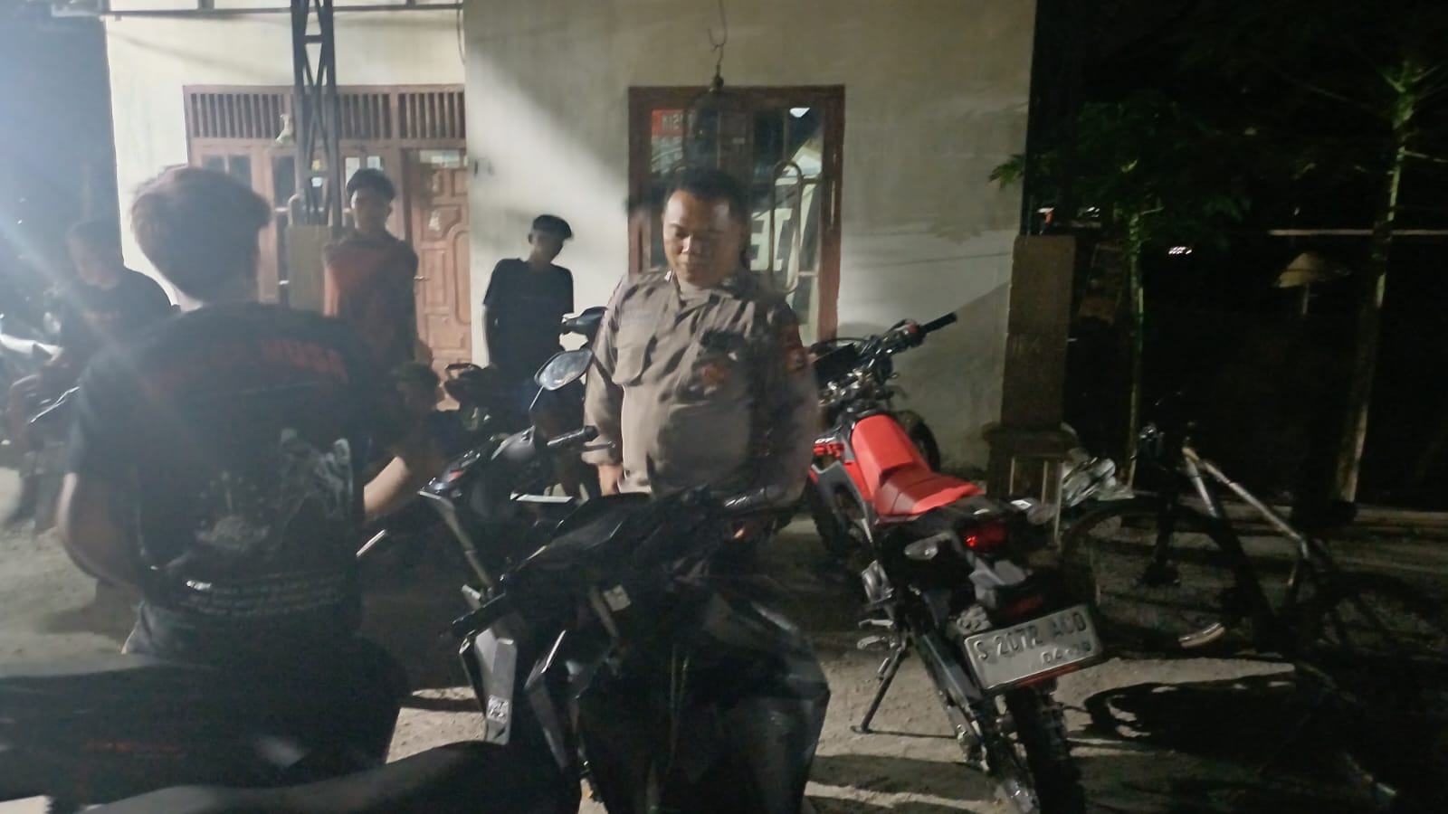 Respon Cepat, Polsek Dander Amankan Sekelompok Pemuda Bergerombol di Desa Sendangrejo Usai Laporan Call Center 110