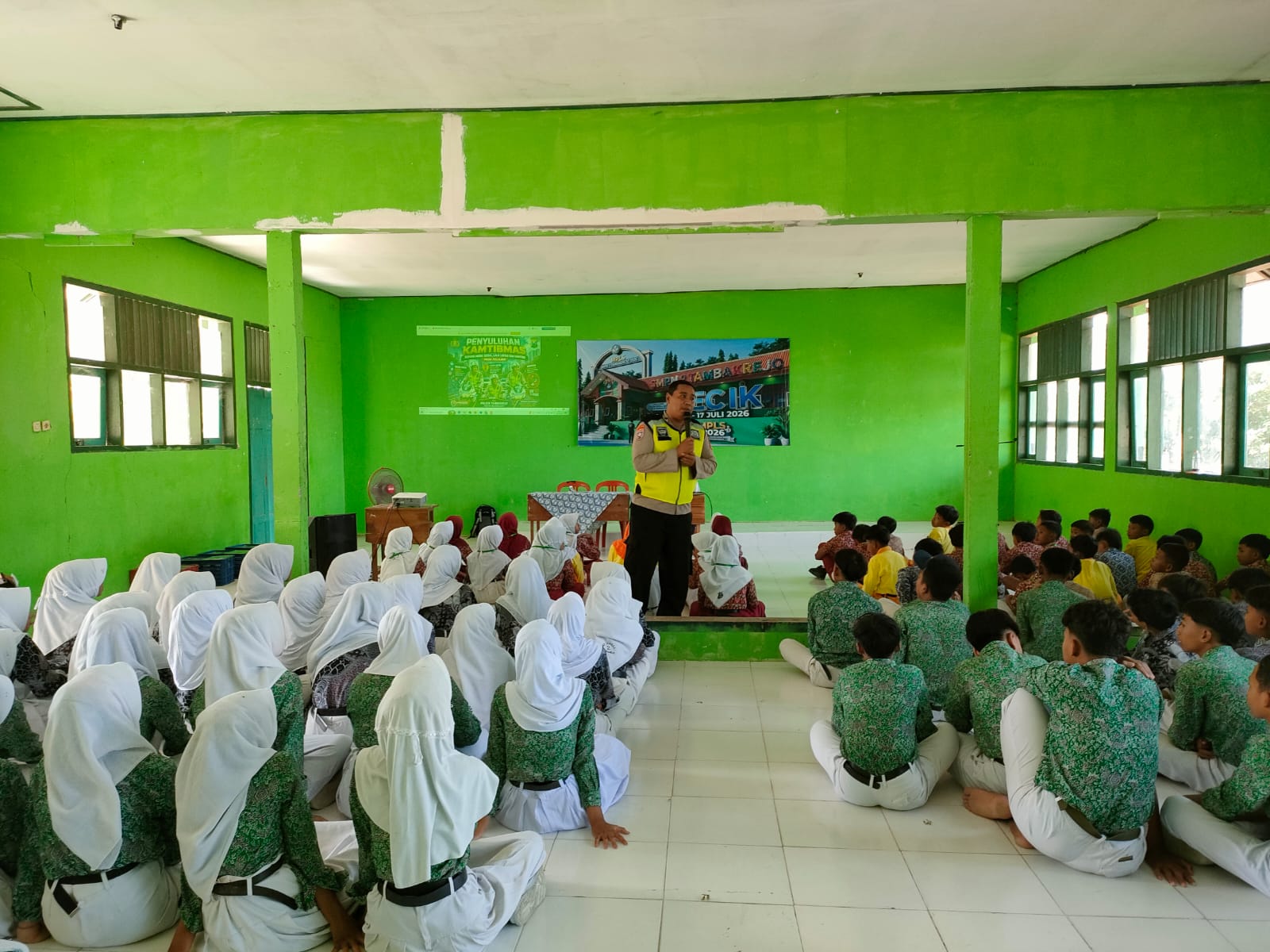 Cegah laka lantas Polsek Tambakrejo laksanakan pengaturan Pagi di jalur padat kendaraan