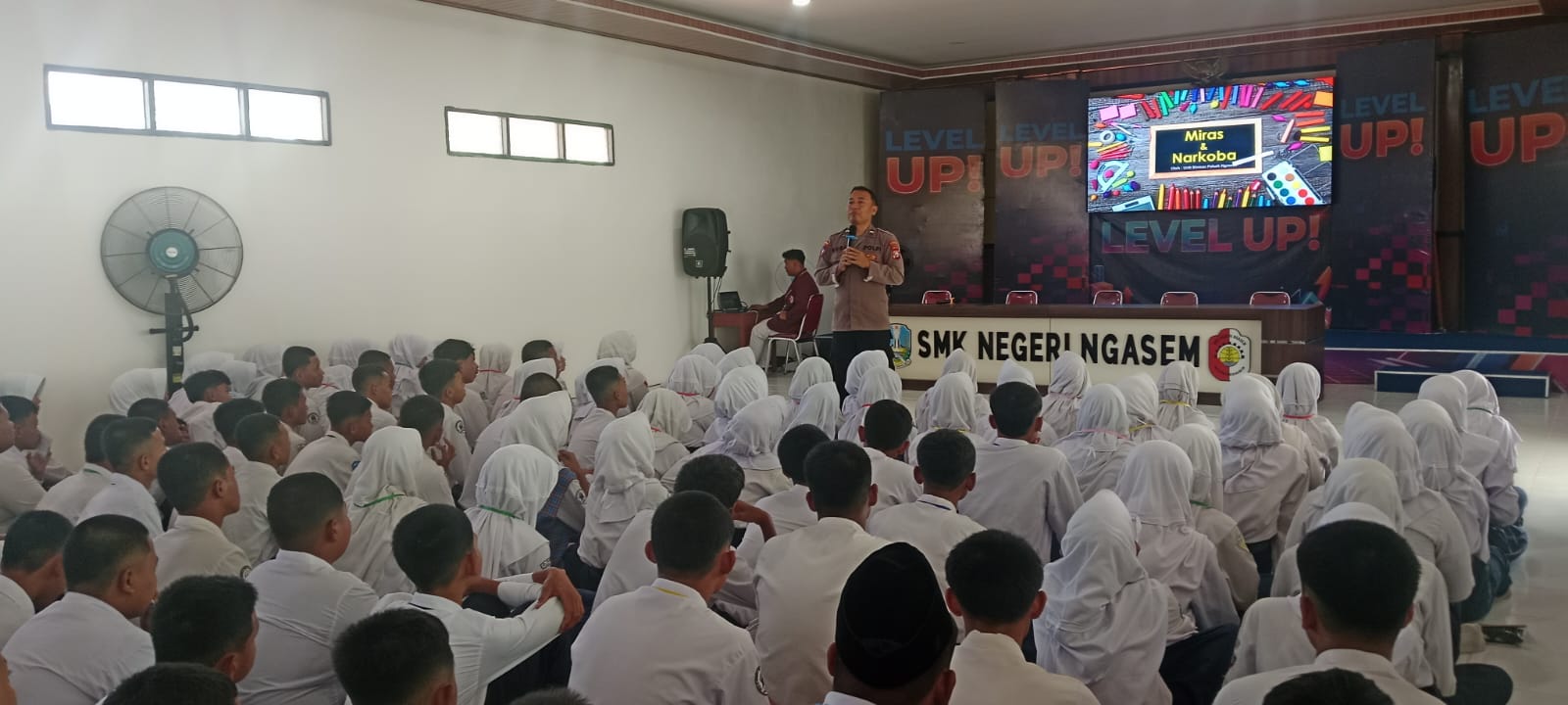 Kanit Binmas Polsek Ngasem Berikan Pembinaan di Sekolah