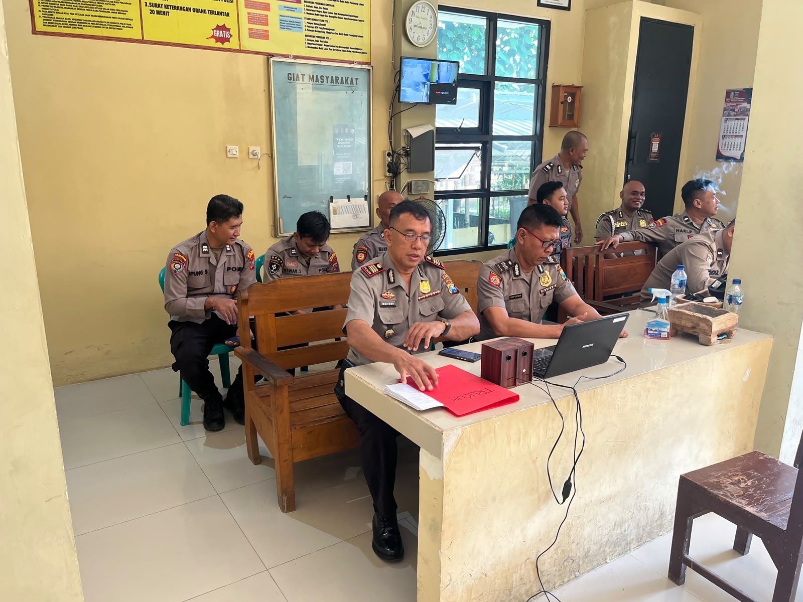 Polsek Trucuk Ikuti Zoom Binrontal Dari Polres Bojonegoro, Tingkatkan Iman dan Taqwa Personel*