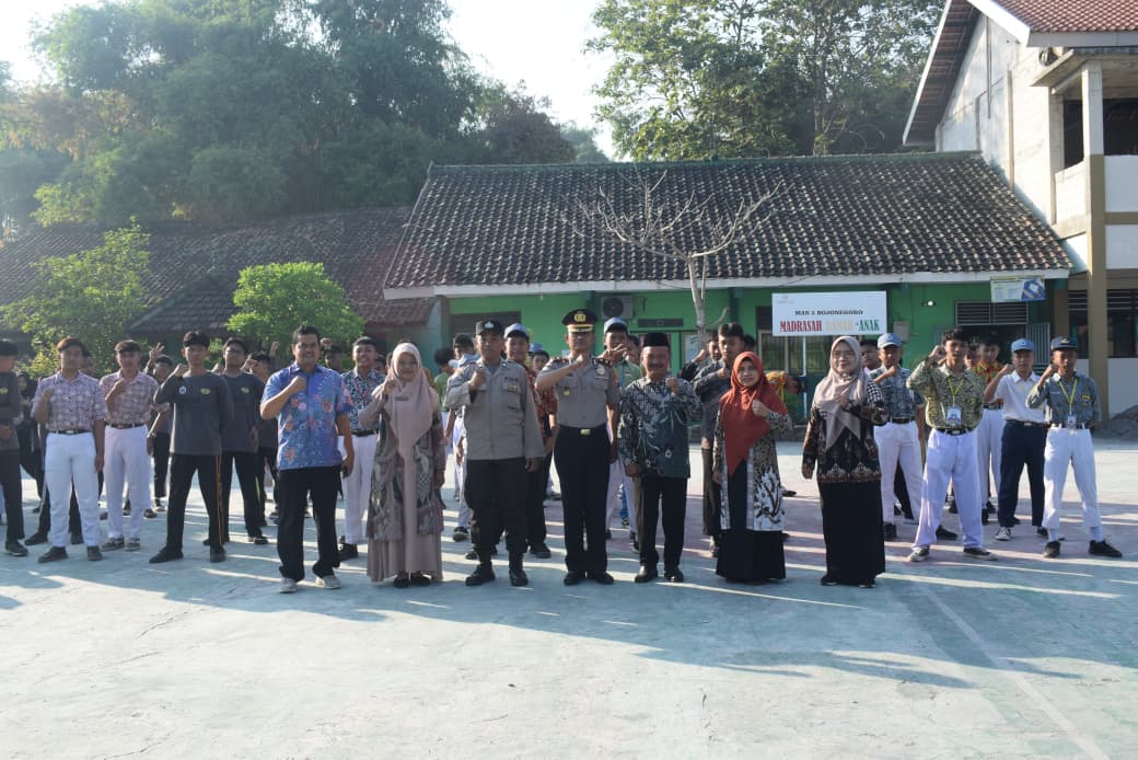 Kapolsek Padangan Berikan Penyuluhan Kegiatan MPLS di MAN 5 Bojonegoro