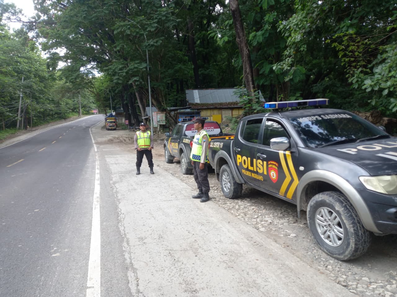 Polsek Margomulyo Polres Bojonegoro Melaksanakan Patroli bersinggungan dengan Polsek Ngraho