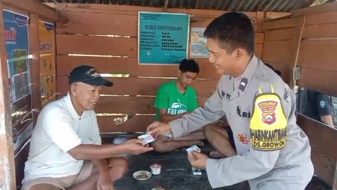 BHABINKAMTIBMAS DESA GROWOK SAMBANG WARGA SEKALIGUS SOSIALISASI CALL CENTER 110