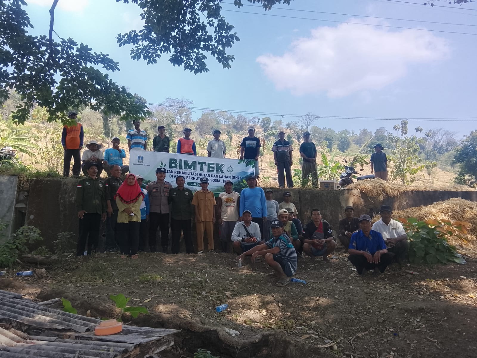 Anggota Polsek Sekar Hadiri Giat Bimtek RHL Poktan Wono Sekar Makmur